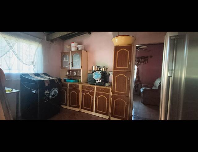 2 BEDROOM HOUSE FOR SALE IN TSHEPISONG